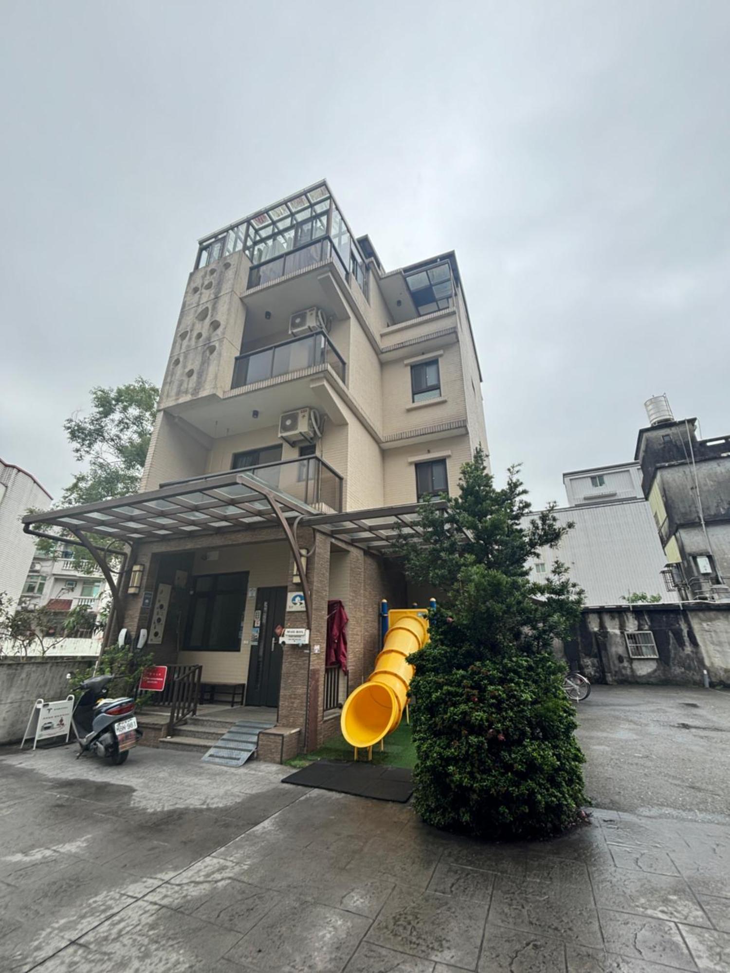 充電樁 羅東木村電梯民宿luodong Tree Bnb 雲朵朵二館 近週三清溝 免費洗衣機 烘衣機 星巴克咖啡豆 國旅卡特約店 외부 사진
